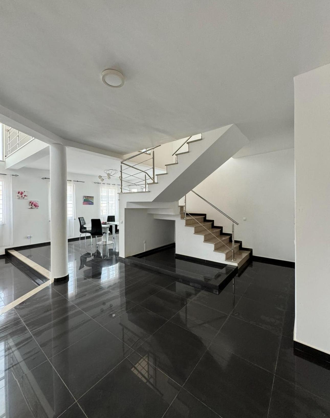 Villa Residencial Eunice ปรายา ภายนอก รูปภาพ